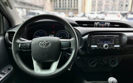 White Toyota Hilux 2018 for sale in Makati-6