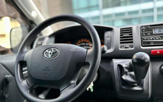 2022 Toyota Hiace  Commuter 3.0 M/T in Makati, Metro Manila-19