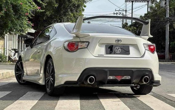 Pearl White Toyota 86 2013 for sale in Automatic-1