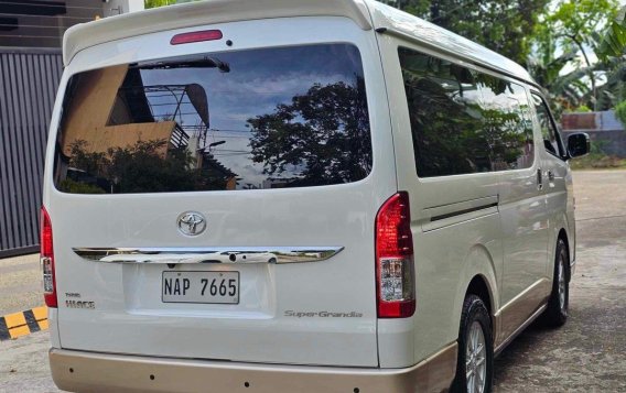 Sell Pearl White 2018 Toyota Hiace Super Grandia in Manila-8