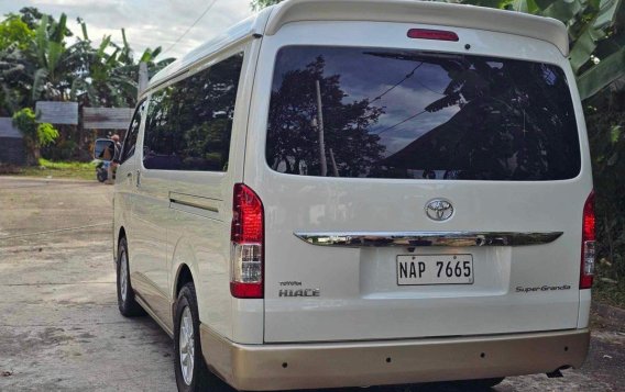 Sell Pearl White 2018 Toyota Hiace Super Grandia in Manila-3