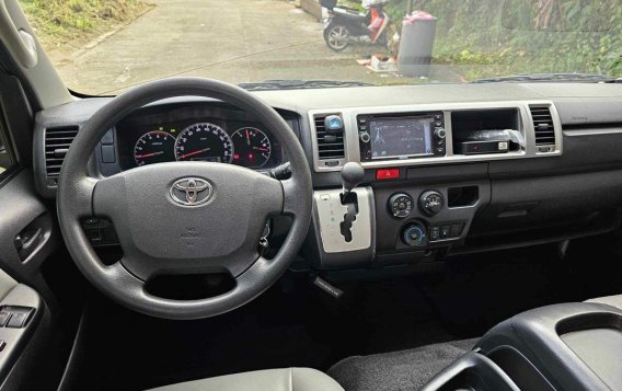 Sell Pearl White 2018 Toyota Hiace Super Grandia in Manila-5