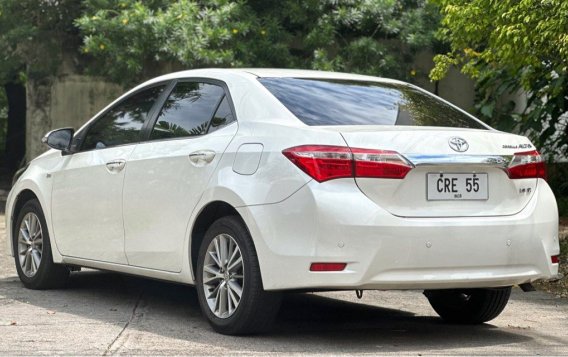 White Toyota Corolla altis 2015 for sale in Las Piñas-4