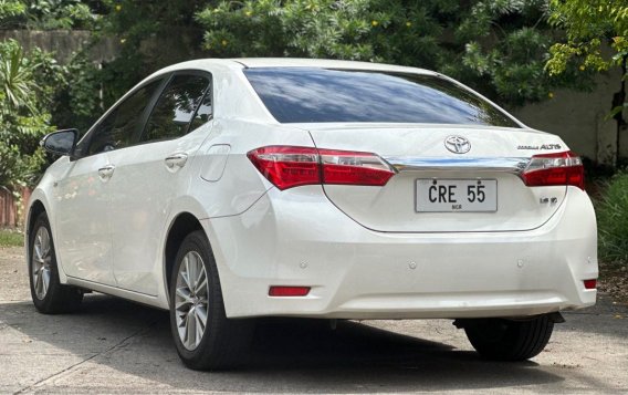 White Toyota Corolla altis 2015 for sale in Las Piñas-3