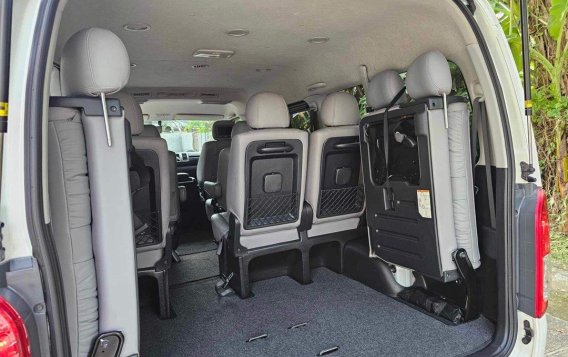 Sell Pearl White 2018 Toyota Hiace Super Grandia in Manila-7