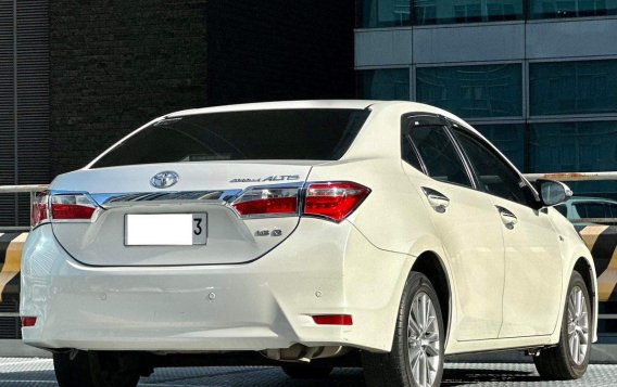 White Toyota Corolla altis 2014 for sale in Makati-3