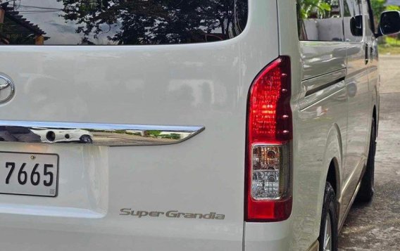 Sell Pearl White 2018 Toyota Hiace Super Grandia in Manila-4