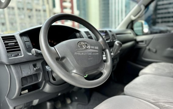 2022 Toyota Hiace in Makati, Metro Manila-7