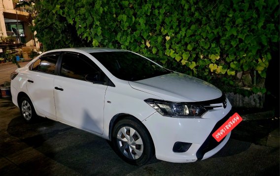 Selling White Toyota Vios 2017 in Quezon City-1