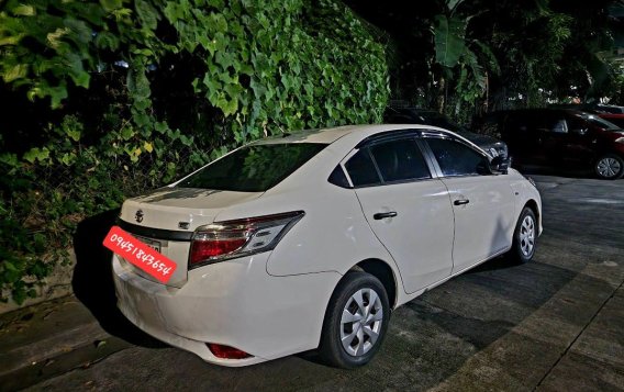 Selling White Toyota Vios 2017 in Quezon City-5