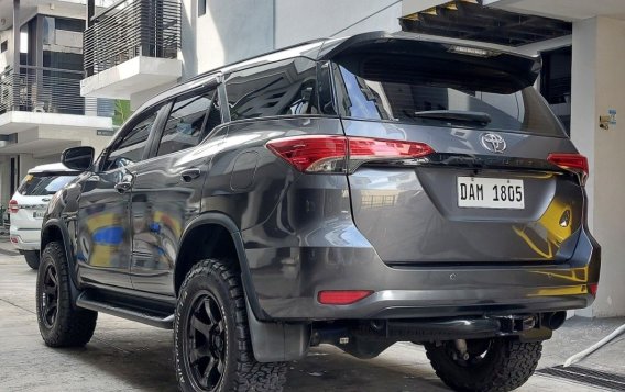 Selling White Toyota Fortuner 2019 in Quezon City-9