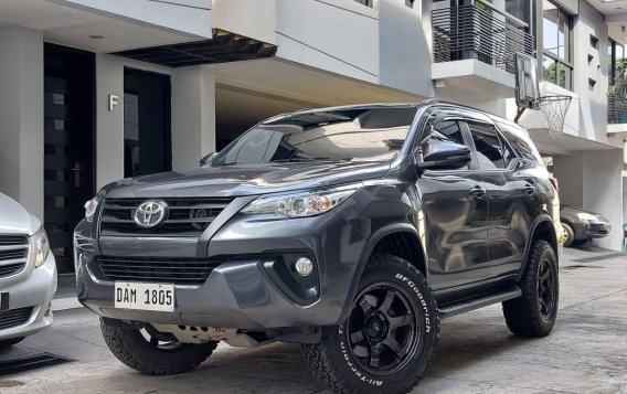 Selling White Toyota Fortuner 2019 in Quezon City-8