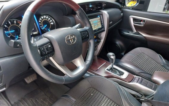 Selling White Toyota Fortuner 2019 in Quezon City-6