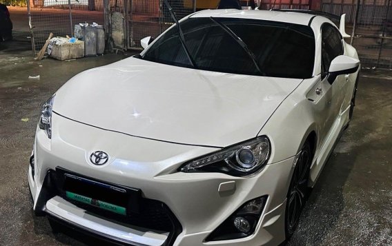 Sell Pearl White 2013 Toyota 86 in Manila