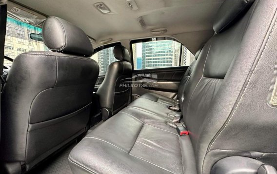 2015 Toyota Fortuner  2.4 V Diesel 4x2 AT in Makati, Metro Manila-12