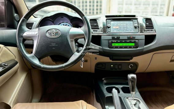 2014 Toyota Fortuner  2.4 V Diesel 4x2 AT in Makati, Metro Manila-10