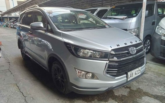 Selling White Toyota Innova 2019 in Pasay-5