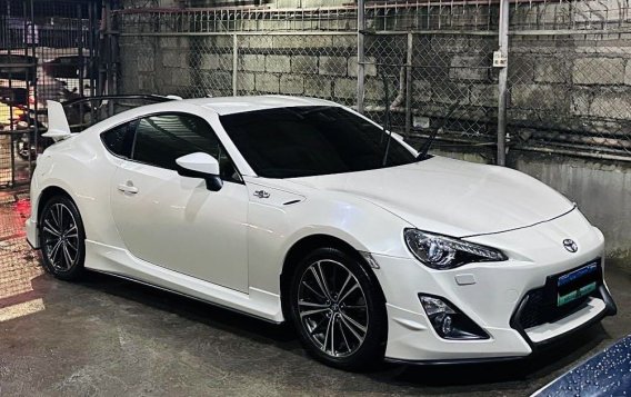 Sell Pearl White 2013 Toyota 86 in Manila-2