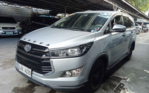 Selling White Toyota Innova 2019 in Pasay-1
