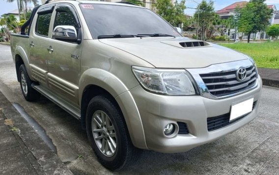 Sell White 2015 Toyota Hilux in San Fernando-1