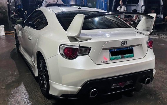 Sell Pearl White 2013 Toyota 86 in Manila-1