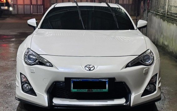 Sell Pearl White 2013 Toyota 86 in Manila-3