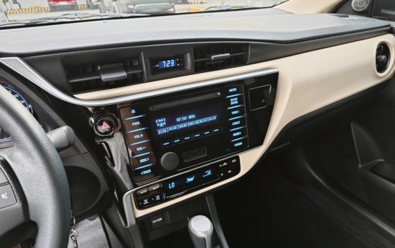Selling White Toyota Corolla altis 2018 in Muntinlupa-5