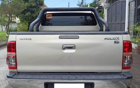 Sell White 2015 Toyota Hilux in San Fernando-6