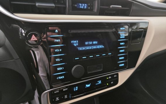 Selling White Toyota Corolla altis 2018 in Muntinlupa-8