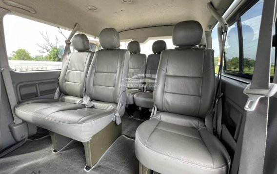 2006 Toyota Hiace Super Grandia in Las Piñas, Metro Manila-14