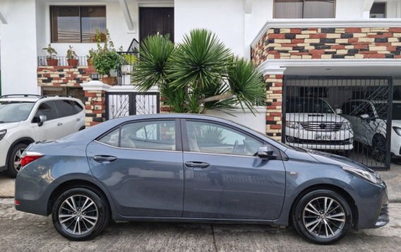 White Toyota Altis 2018 for sale in Manila-3