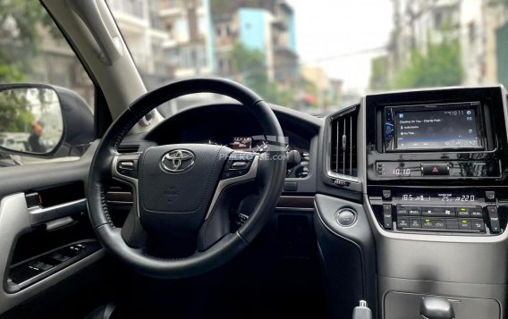2019 Toyota Land Cruiser VX 3.3 4x4 AT in Manila, Metro Manila-17