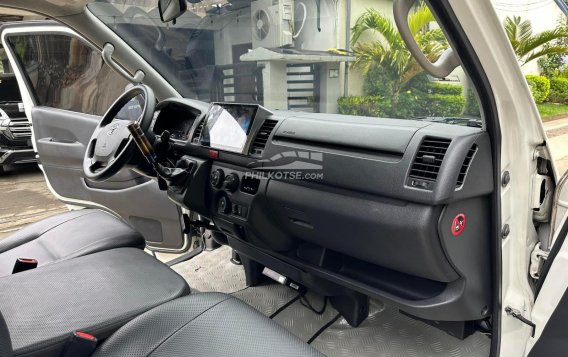 2019 Toyota Hiace  Commuter 3.0 M/T in Manila, Metro Manila-10