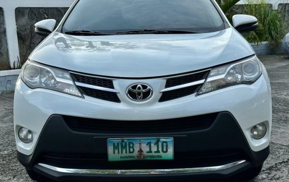 Sell White 2014 Toyota Rav4 in Parañaque-2