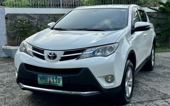 Sell White 2014 Toyota Rav4 in Parañaque