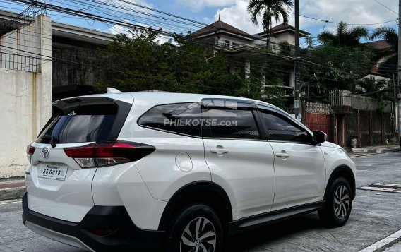 2022 Toyota Rush  1.5 E MT in Quezon City, Metro Manila-3