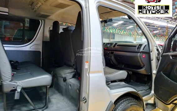 2020 Toyota Hiace  Commuter 3.0 M/T in Quezon City, Metro Manila-9