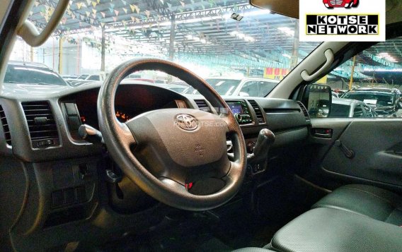 2020 Toyota Hiace  Commuter 3.0 M/T in Quezon City, Metro Manila-6