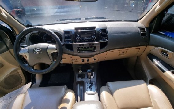 Selling White Toyota Fortuner 2012 in Quezon City-6