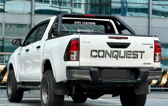 Selling White Toyota Hilux 2019 in Makati-8