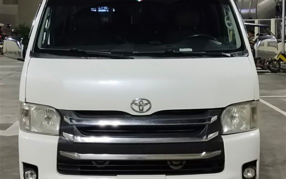 Selling White Toyota Hiace Super Grandia 2014 in Manila-1
