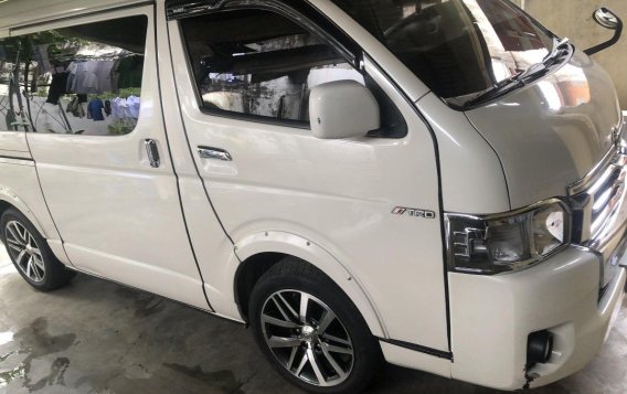 Selling White Toyota Hiace Super Grandia 2010 in Cainta-1