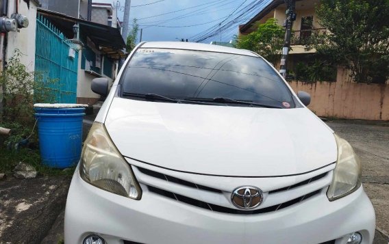 Selling Green Toyota Avanza 2015 in Manila