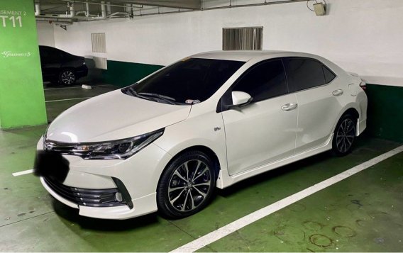 Pearl White Toyota Corolla altis 2020 for sale in Parañaque-2