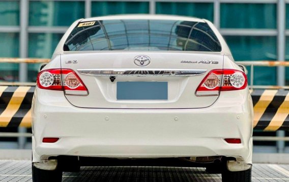 White Toyota Corolla altis 2013 for sale in Automatic-6