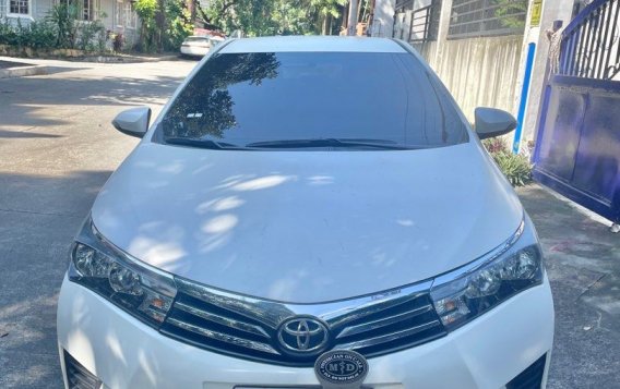 Selling White Toyota Corolla altis 2017 in Caloocan-1
