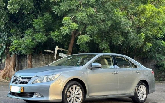 White Toyota Camry 2013 for sale in Automatic-4