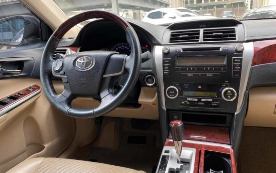 White Toyota Camry 2013 for sale in Makati-8