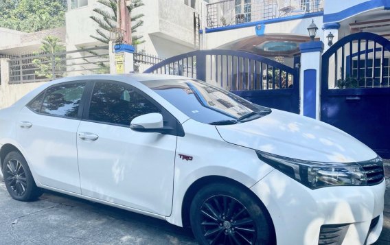 Selling White Toyota Corolla altis 2017 in Caloocan-2