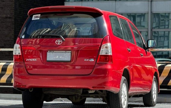 White Toyota Innova 2002 for sale in Makati-3